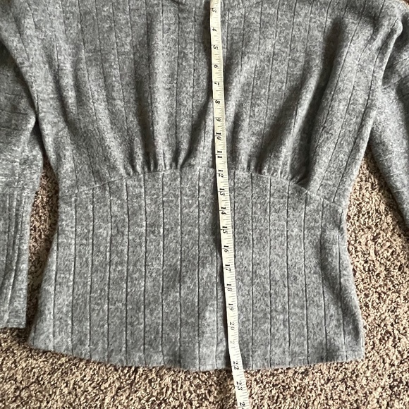 Women's Super Cute Pullover Sweater - Picture 4 of 8